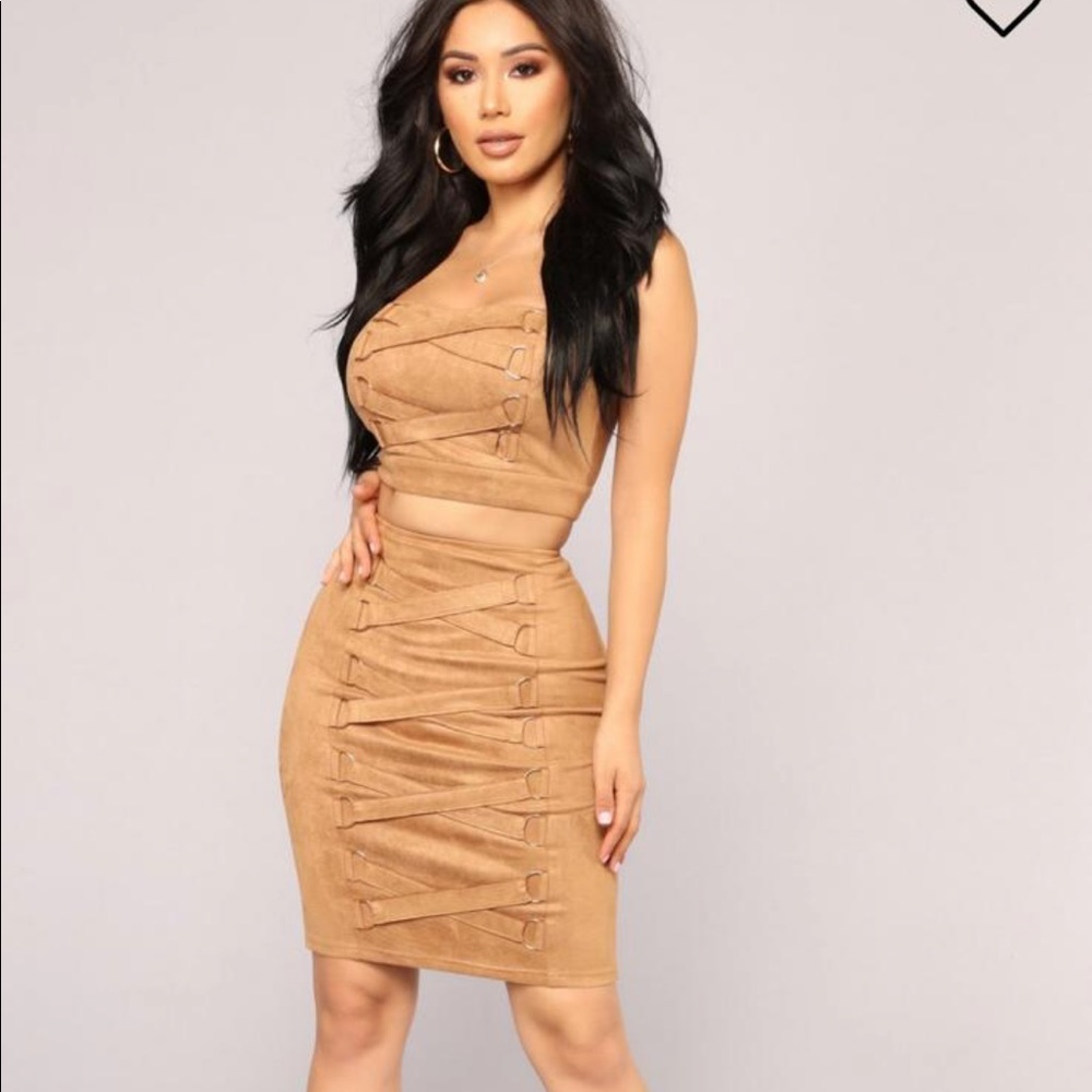 Set dress camel